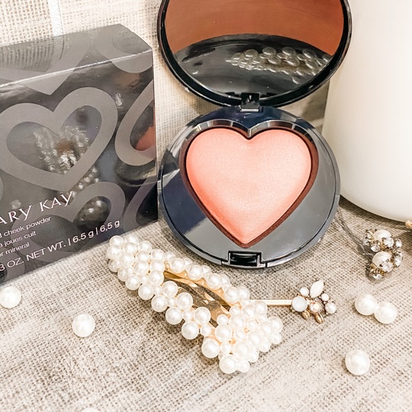 Mary Kay Kind Heart Blush - Picture 2 of 4